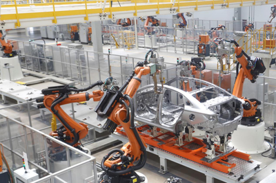 智能制造成就卓越品質 北京汽車株洲二工廠開放日迎智能機器人銷售新體驗