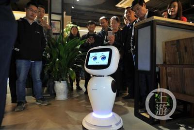 智能養(yǎng)老伴侶 機(jī)器人如何化解獨(dú)居老人的孤獨(dú)與風(fēng)險(xiǎn)